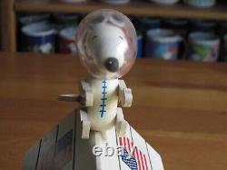 Snoopy / Peanuts Schmid Wooden Musical Astronnaut Plays Fly Me To The Moon
