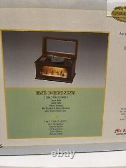 Th Mr Christmas Animated Music Box 5 gold label From 2000 Cherry Wood Excellent