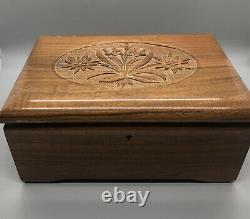 Vintage 9 Cuendet Swiss inlaid music box, walnut Switzerland Wood