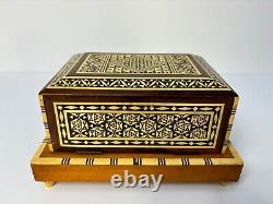 Vintage Egyptian Inlaid Wood & Mother of Pearl Cigarette/Music Box